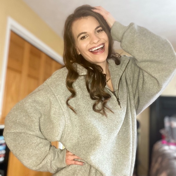 Hi! Welcome to my closet 🛍️ - Picture 5 of 6